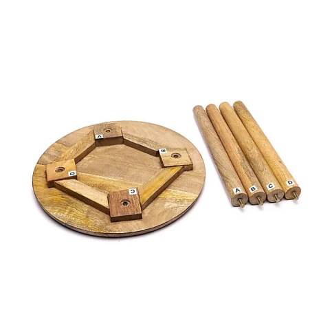 Drewniany stolik kawowy z symbolem Drzewa Życia